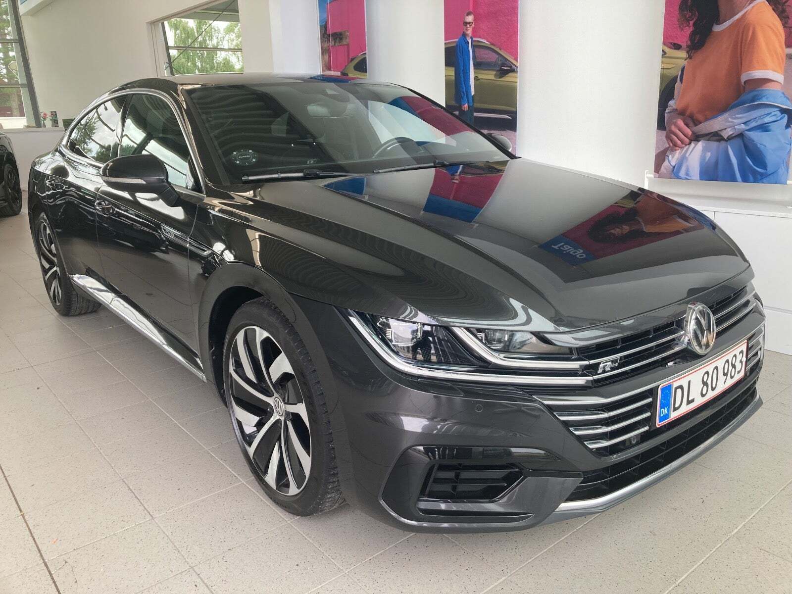 Grå VW Arteon fra 2018