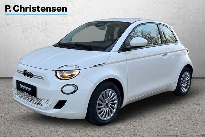 Hvid Fiat 500e fra 2022 set udefra