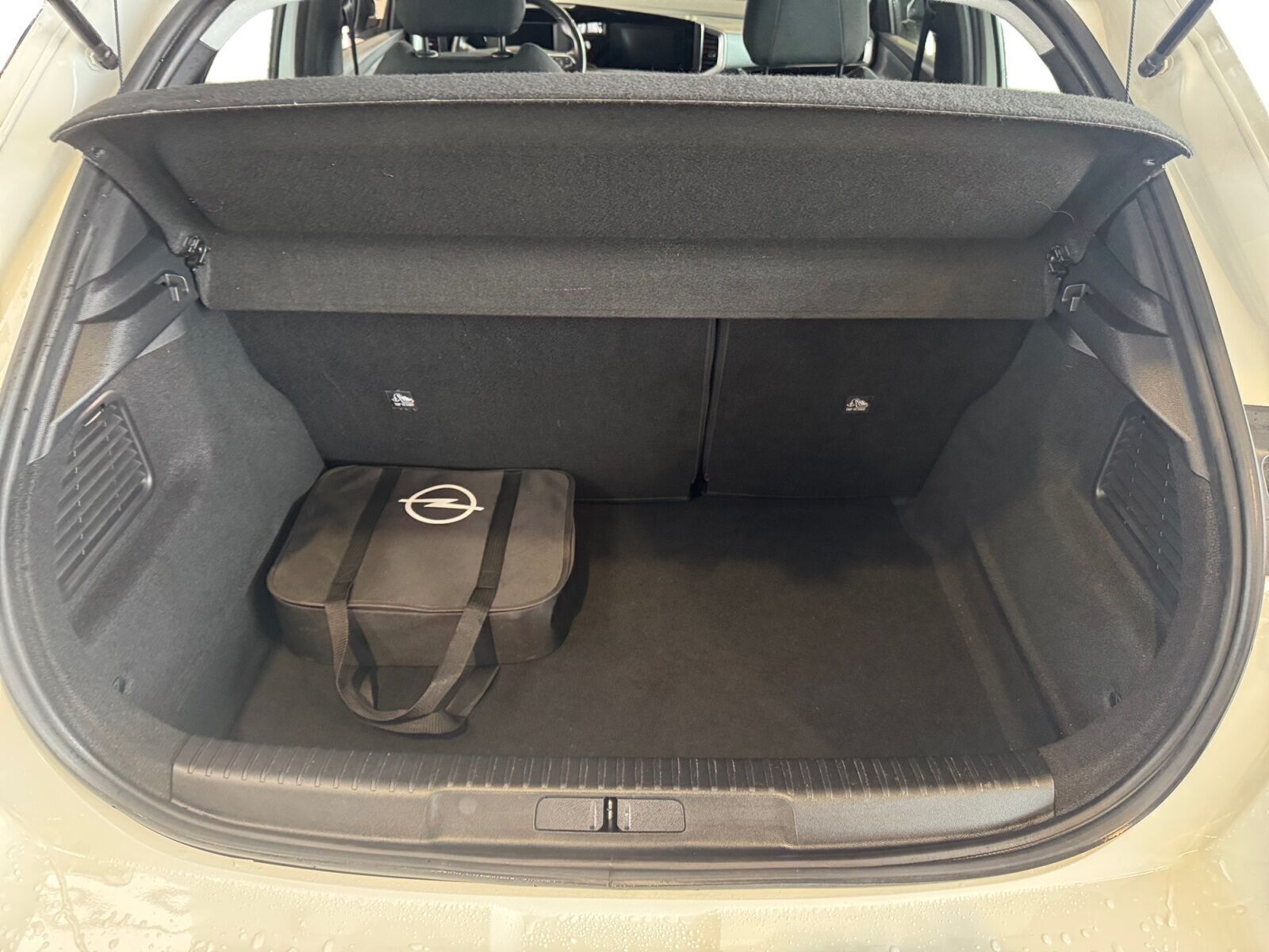 Hvid Opel Mokka-e fra 2021