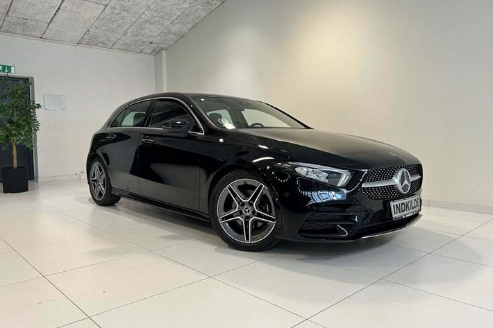 Sort Mercedes A200 fra 2022 set udefra