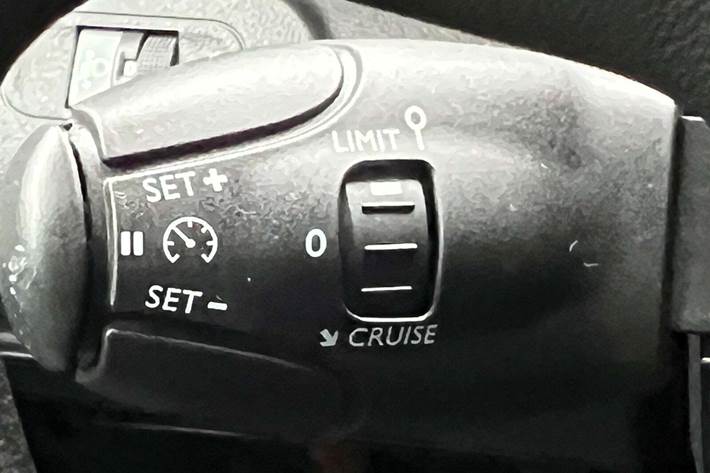 Hvid Peugeot e-Partner fra 2024