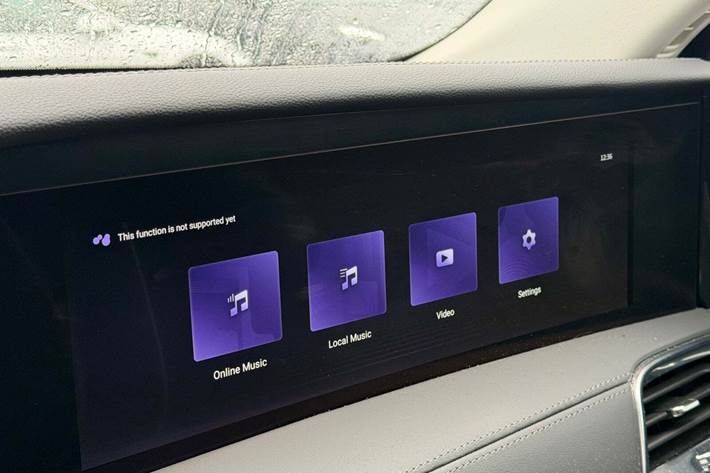 Grå Hongqi E-HS9 fra 2023