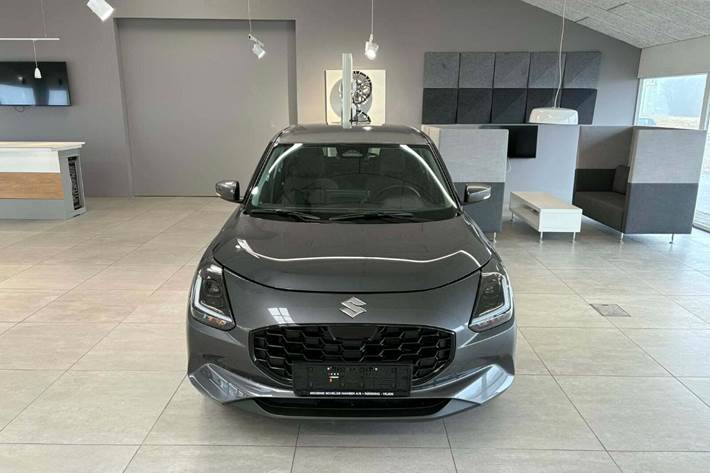 Grå Suzuki Swift fra 2024