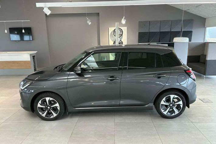 Grå Suzuki Swift fra 2024