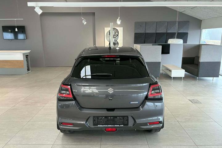 Grå Suzuki Swift fra 2024