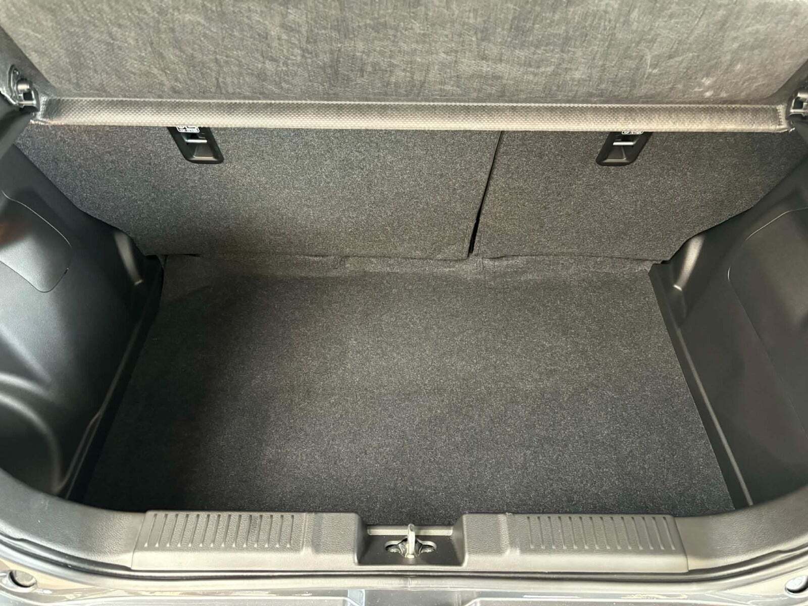 Grå Suzuki Swift fra 2024