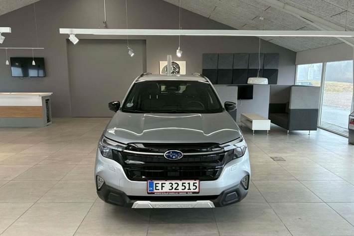 Sølv Subaru Forester fra 2025