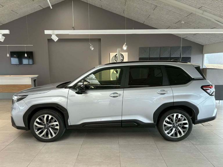 Subaru Forester 2,0 e-Boxer Limited L-tr.