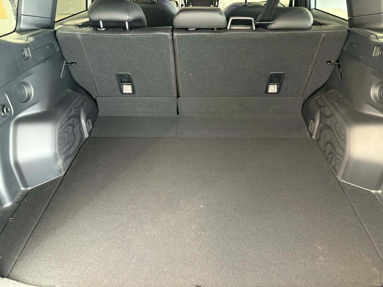 Sølv Subaru Forester fra 2025 set indefra