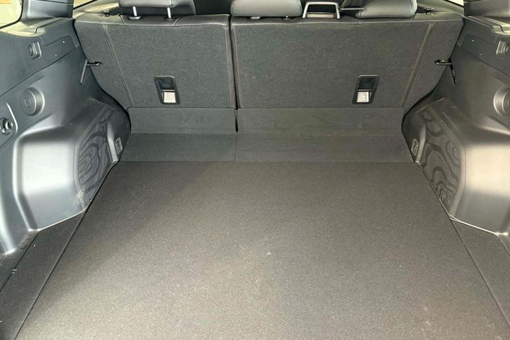 Sølv Subaru Forester fra 2025 set indefra