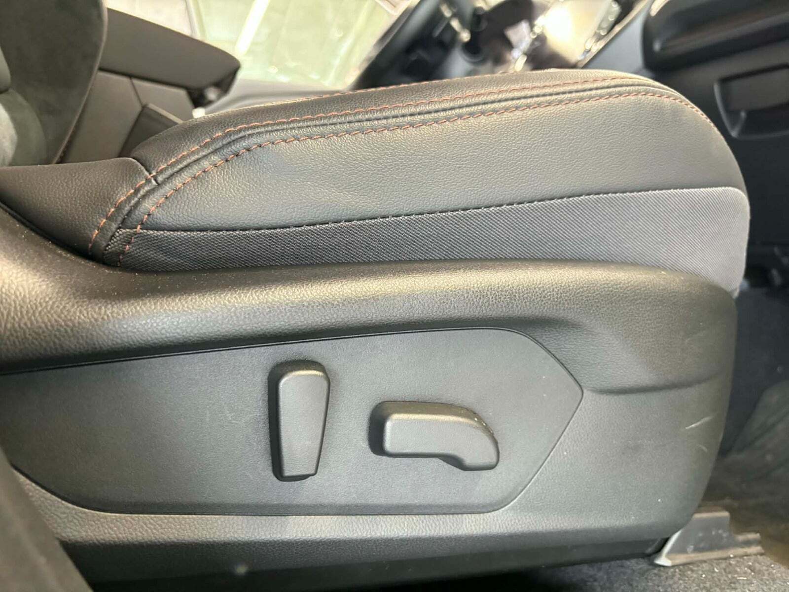 Sølv Subaru Forester fra 2025