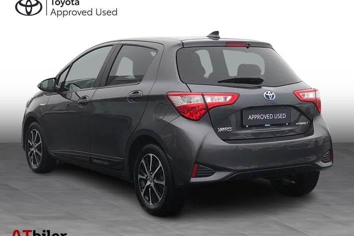 Grå Toyota Yaris fra 2020