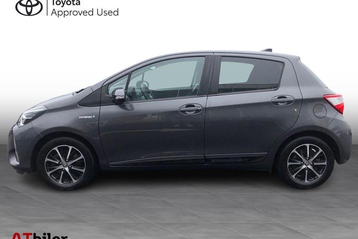 Grå Toyota Yaris fra 2020