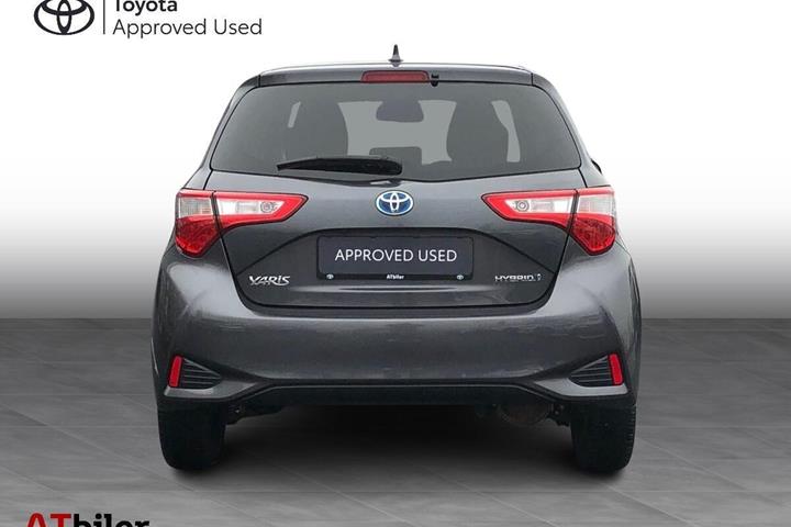 Grå Toyota Yaris fra 2020 set udefra