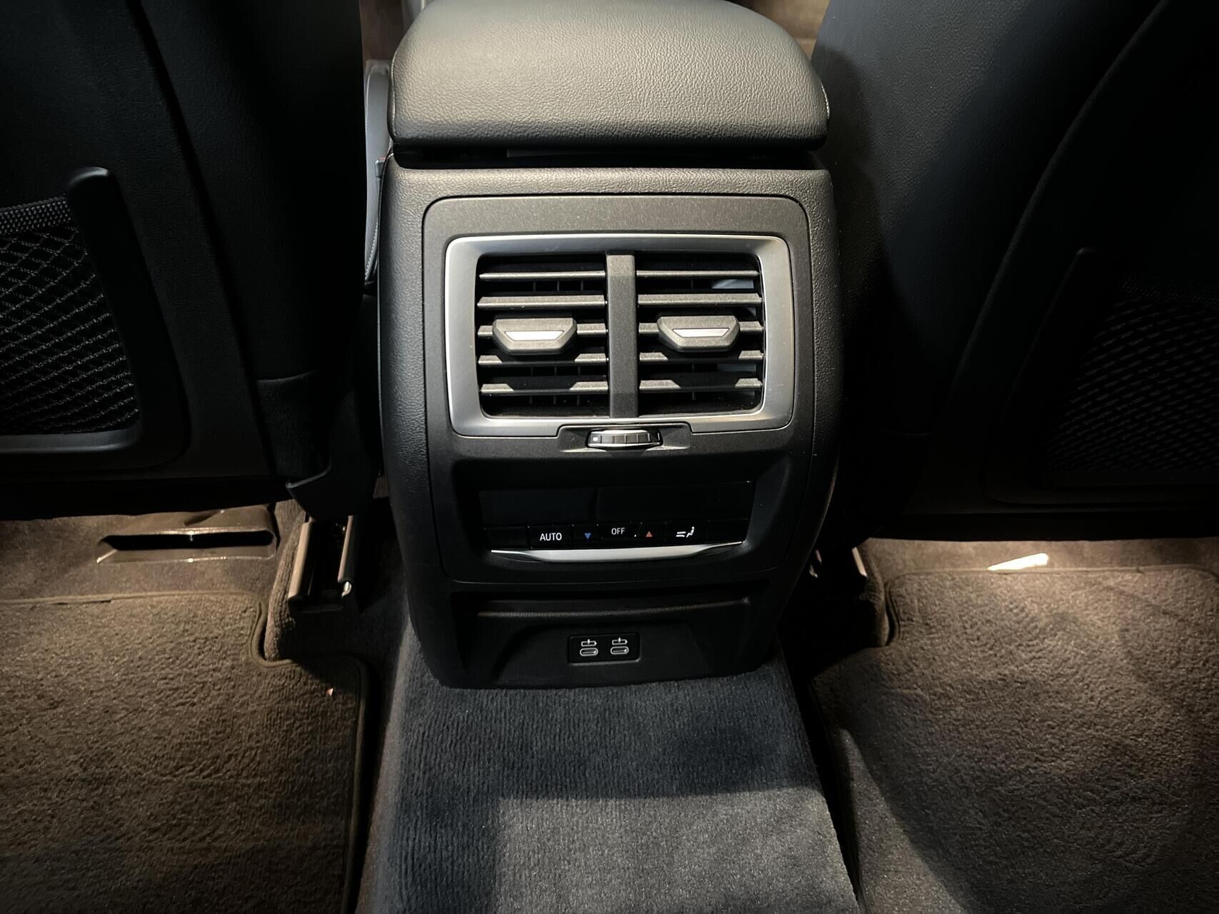 Blå BMW iX3 fra 2023