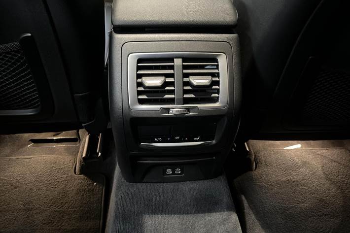 Blå BMW iX3 fra 2023