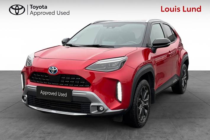 Rød Toyota Yaris Cross fra 2022 set udefra