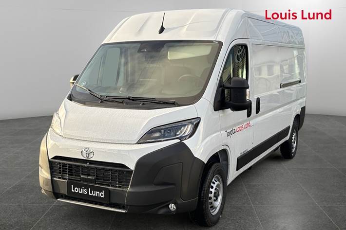 Hvid Toyota Proace Max Electric fra 2025 set udefra