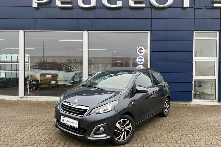 Grå Peugeot 108 fra 2020 set udefra
