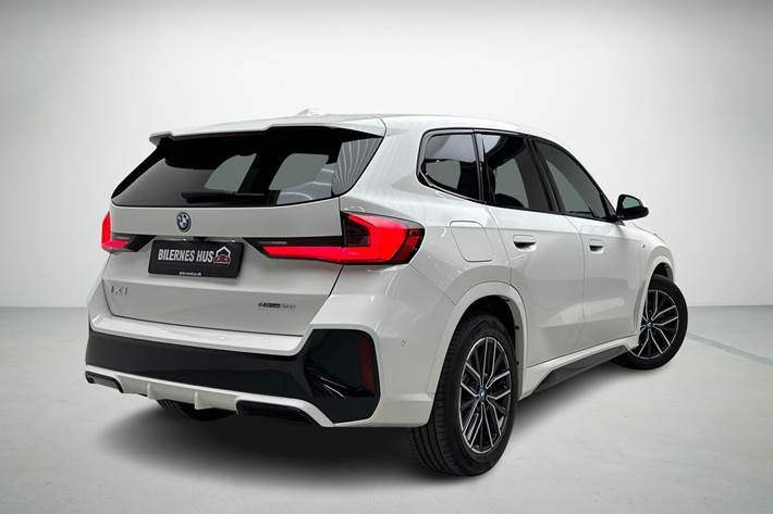 Hvid BMW iX1 fra 2024