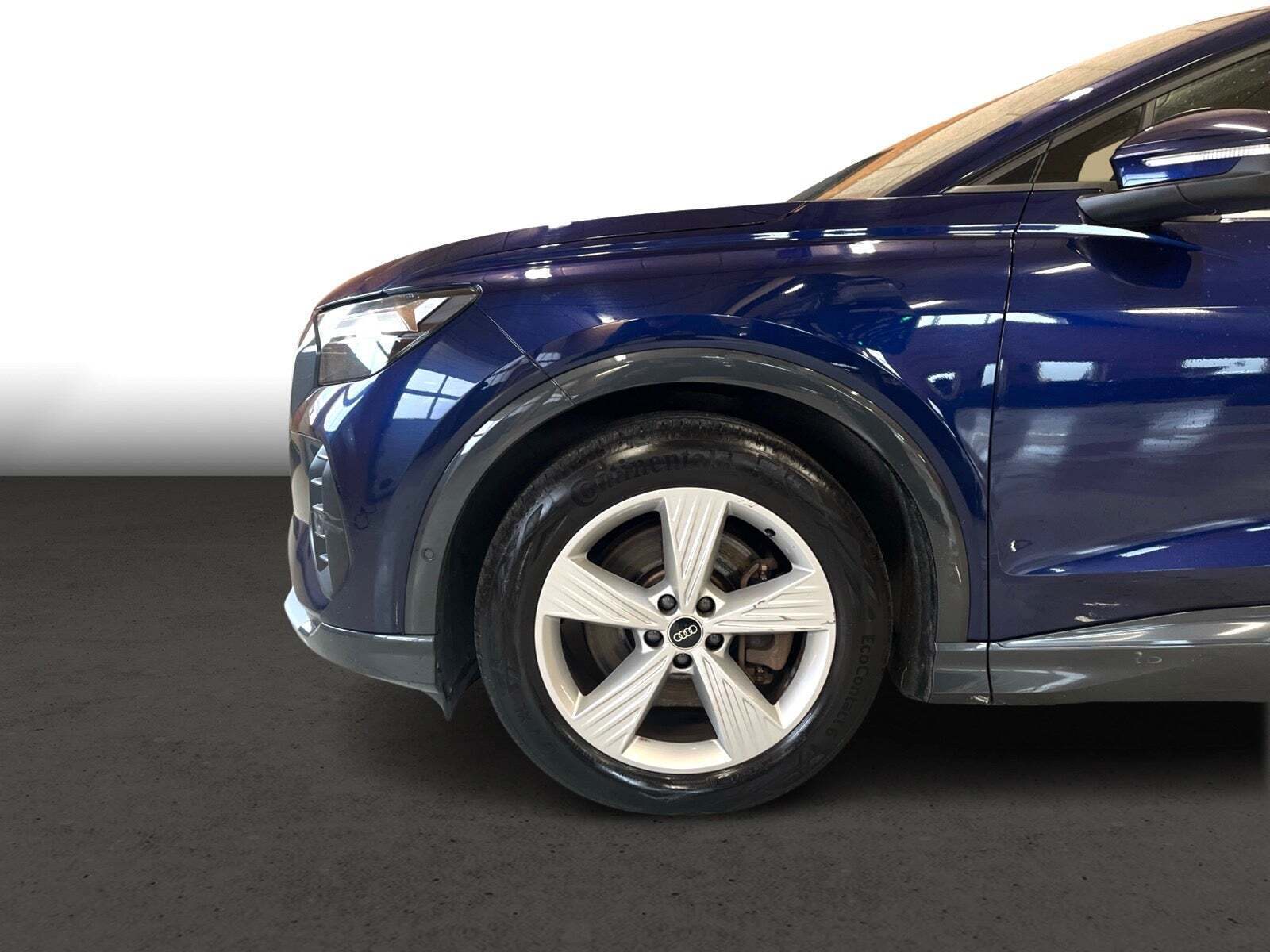 Blå Audi Q4 e-tron fra 2022