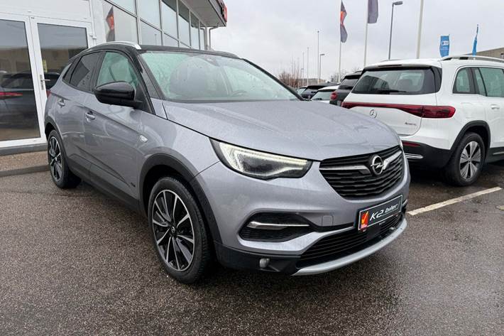 Sølv Opel Grandland X fra 2021 set udefra