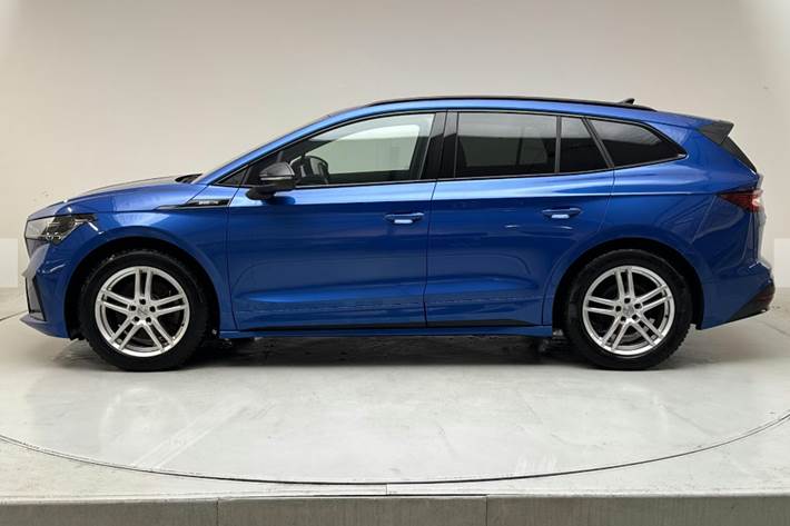 Blå Skoda Enyaq fra 2023