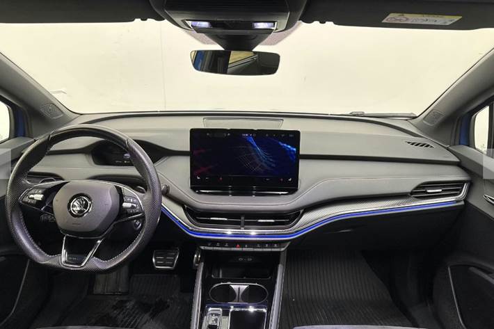 Blå Skoda Enyaq fra 2023