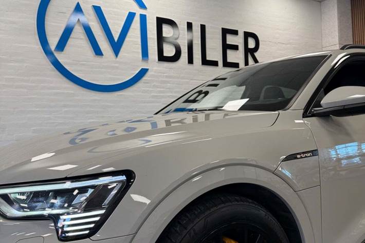 Beige Audi e-tron fra 2023