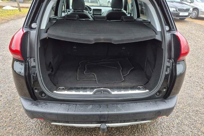 Grøn Peugeot 2008 fra 2017