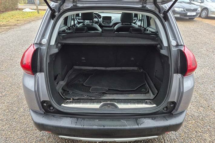 Grøn Peugeot 2008 fra 2017