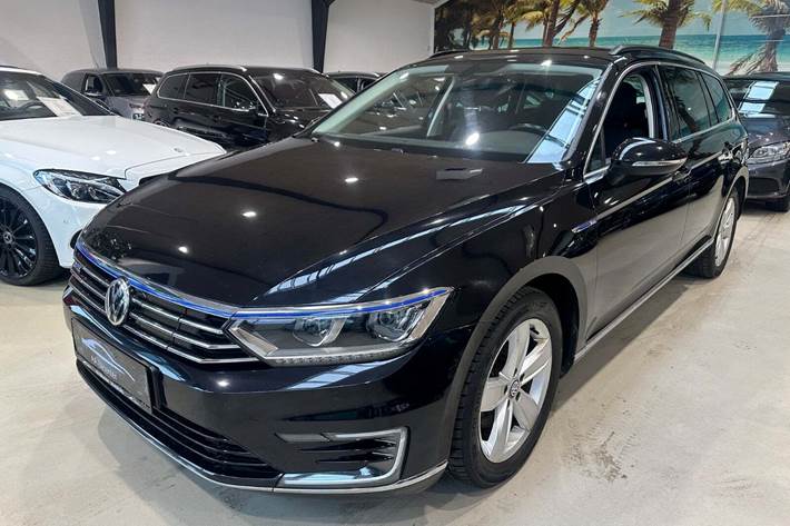 Sort VW Passat fra 2018 set udefra