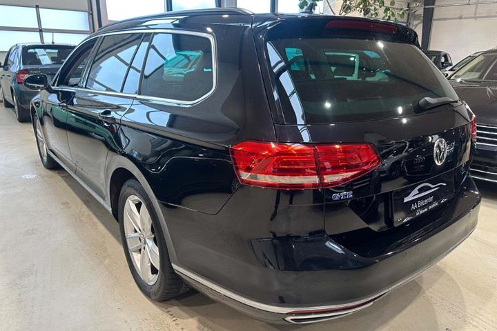 Sort VW Passat fra 2018