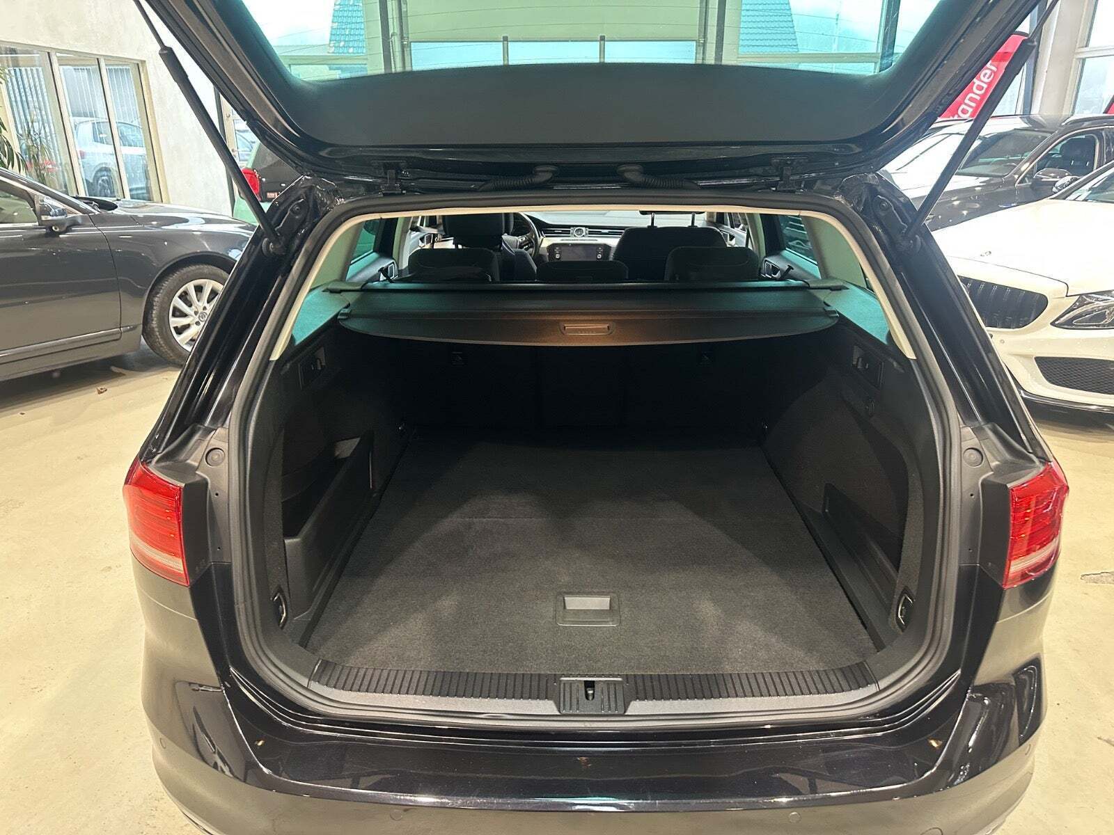 Sort VW Passat fra 2018