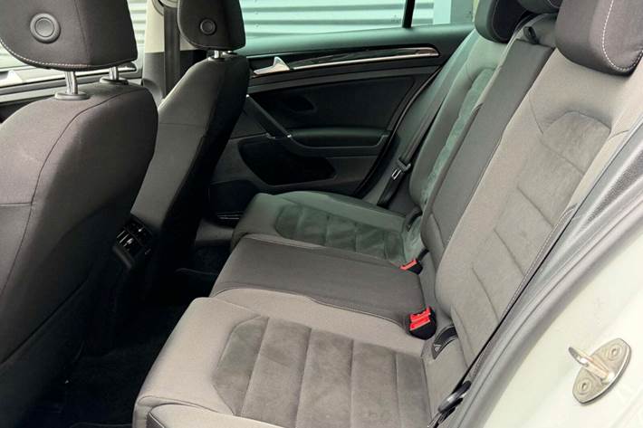 Hvid VW Golf VII fra 2018