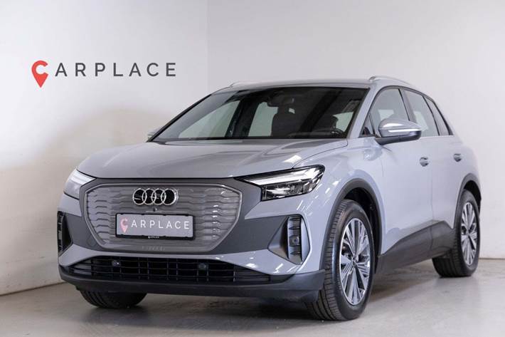 Grå Audi Q4 e-tron fra 2024 set udefra
