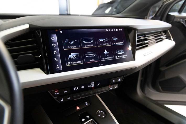 Grå Audi Q4 e-tron fra 2024