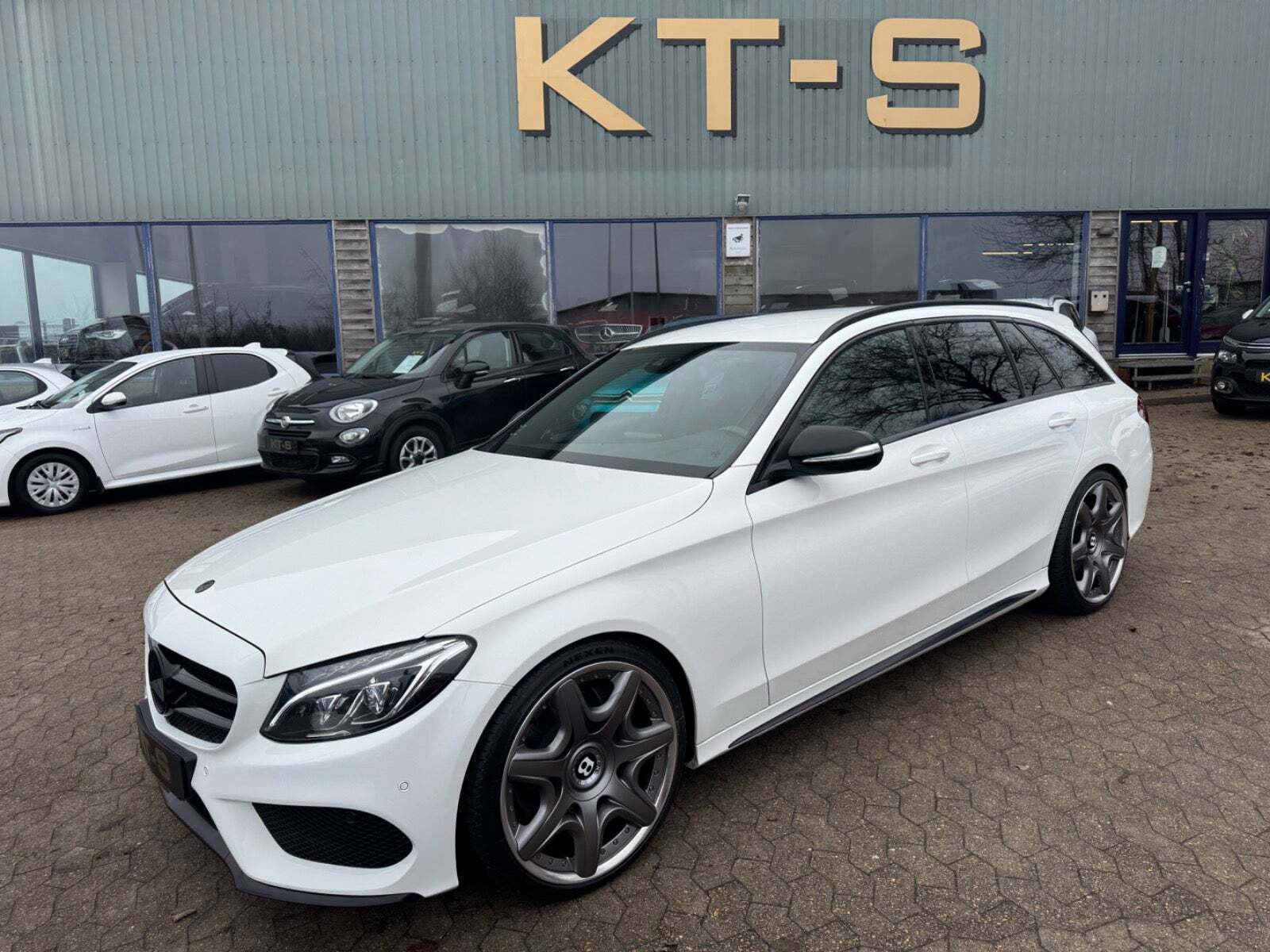 Hvid Mercedes C400 fra 2016