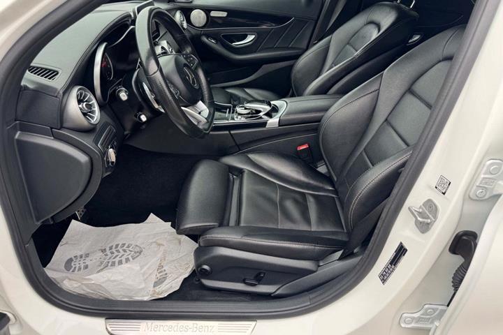 Hvid Mercedes C400 fra 2016