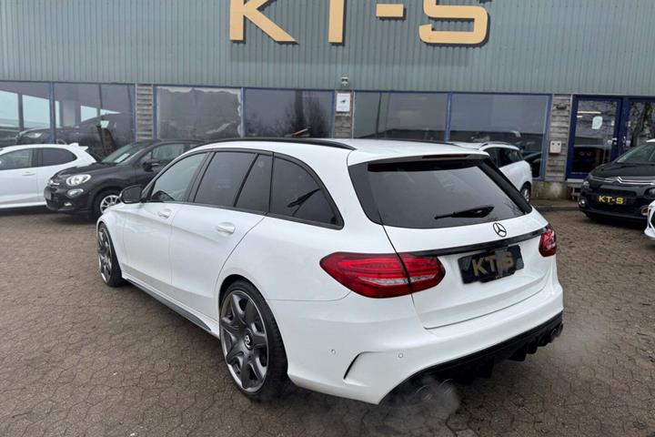 Hvid Mercedes C400 fra 2016
