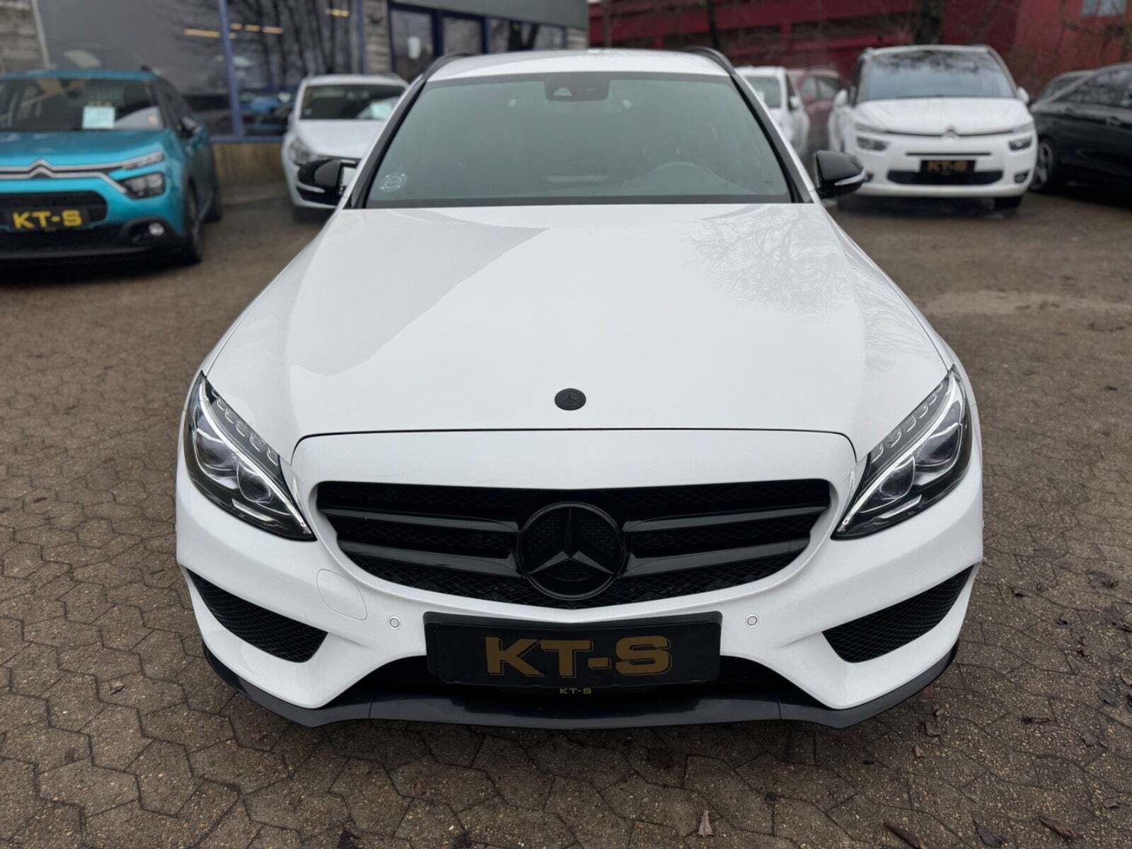 Hvid Mercedes C400 fra 2016
