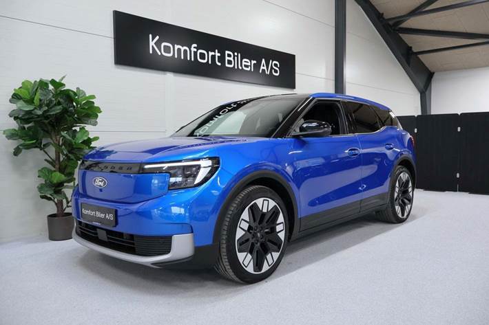 Blå Ford Explorer fra 2024 set udefra