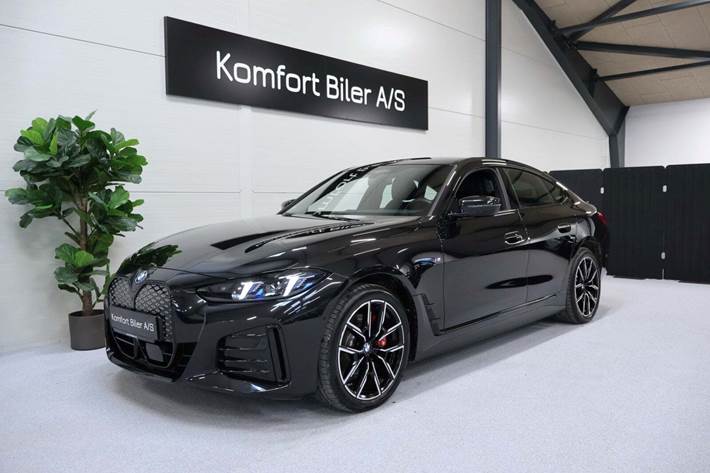 Sort BMW i4 fra 2025 set udefra