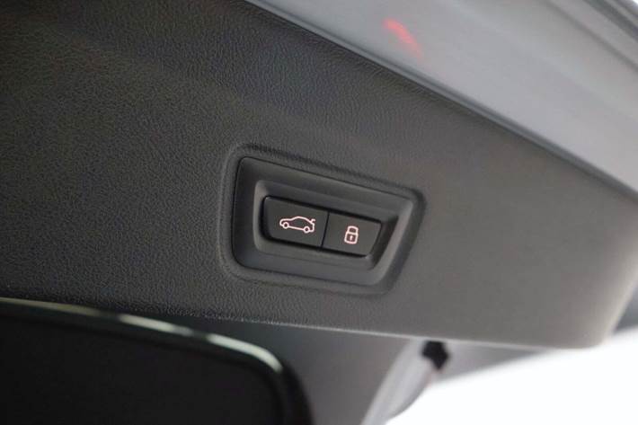 Grå BMW i4 fra 2024