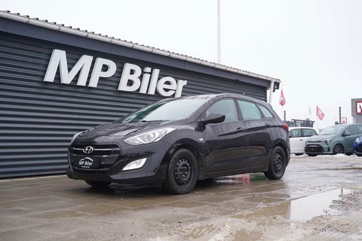 Sort Hyundai i30 fra 2016 set udefra
