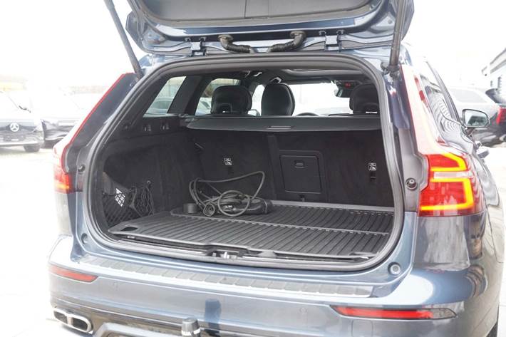 Blå Volvo V60 fra 2022