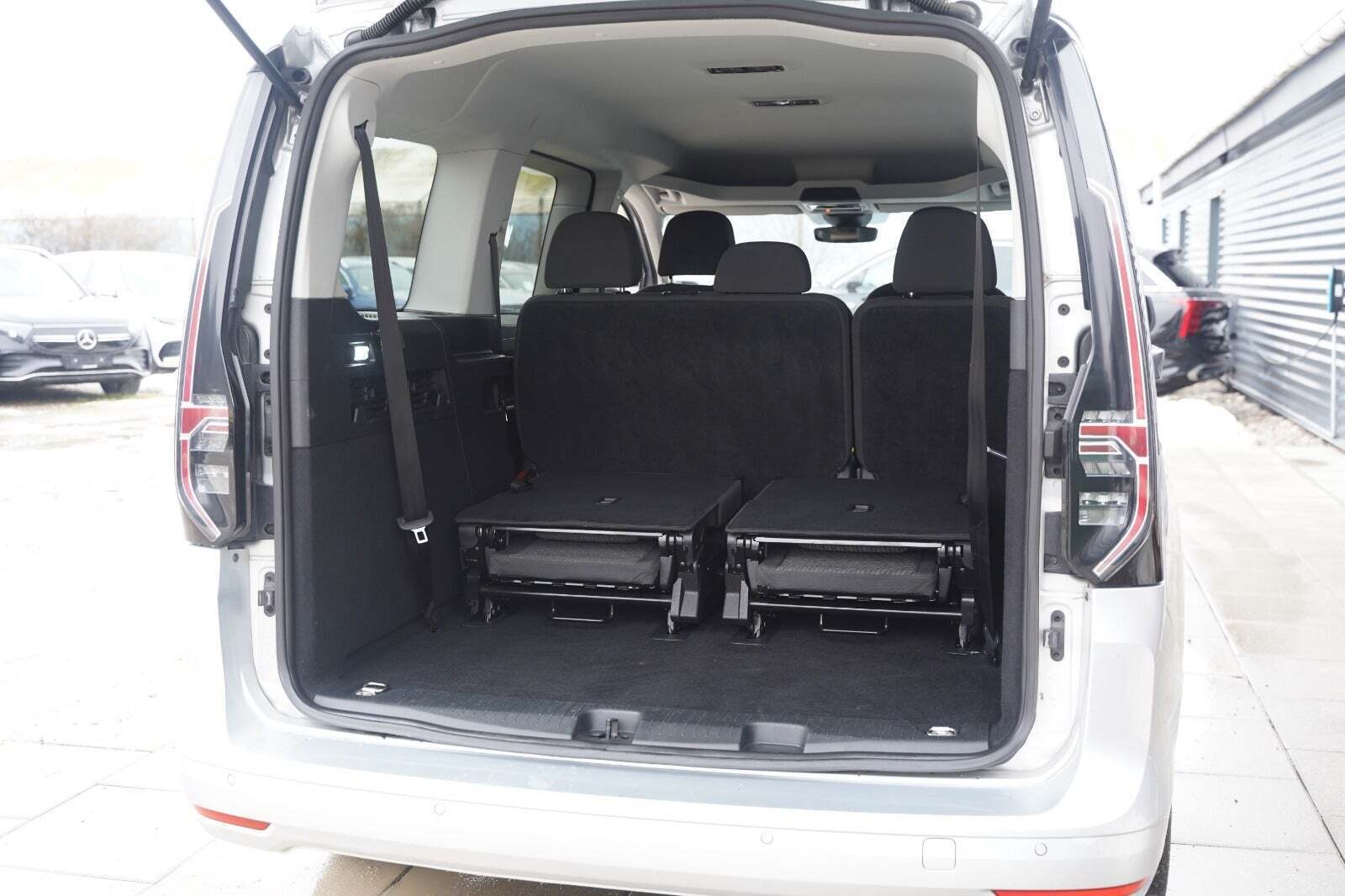 Sølv VW Caddy Maxi fra 2023