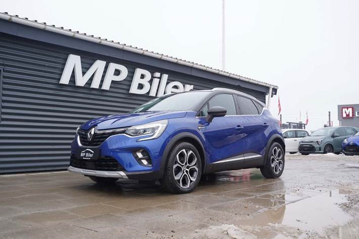 Blå Renault Captur fra 2022 set udefra