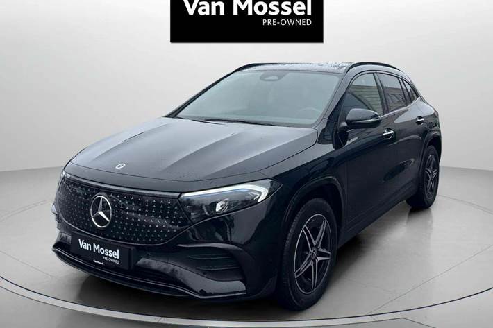 Sort Mercedes EQA300 fra 2024 set udefra
