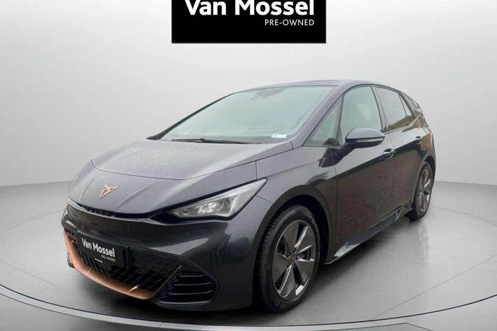 Grå Cupra Born fra 2022 set udefra